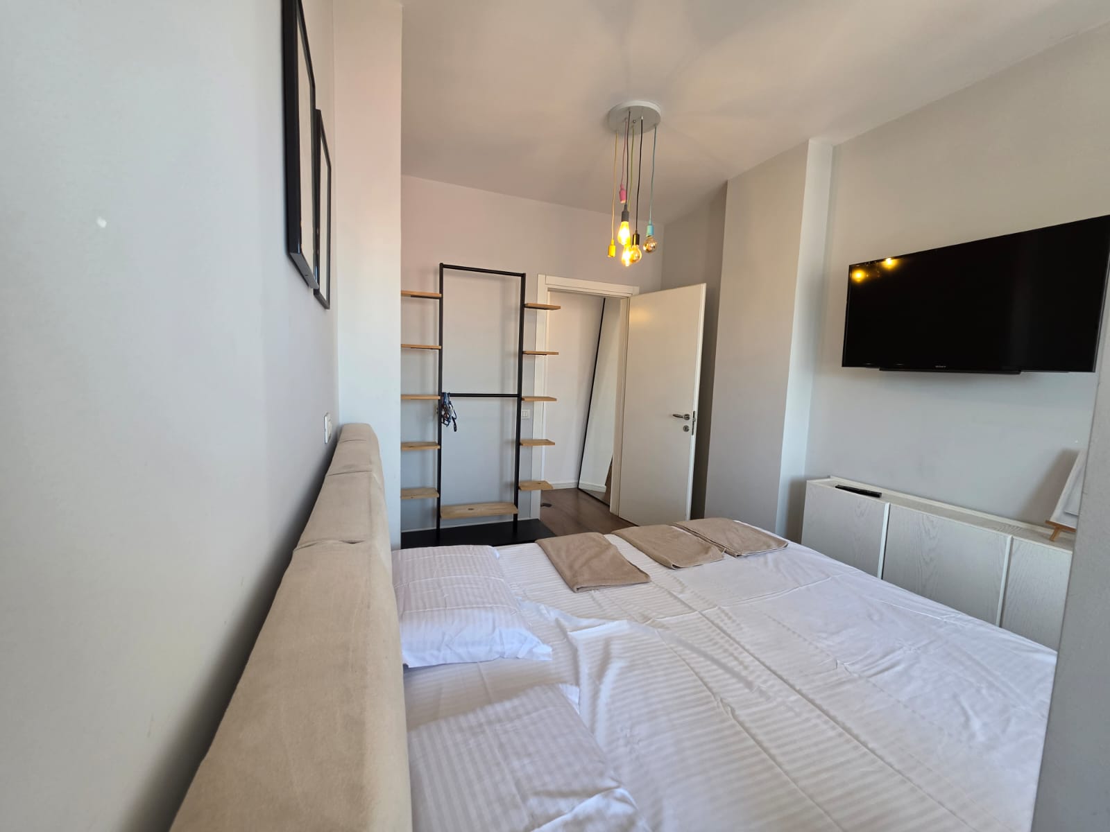 SHITET APARTAMENT 2+1 – RRUGA E ELBASANIT, TIRANË 📍